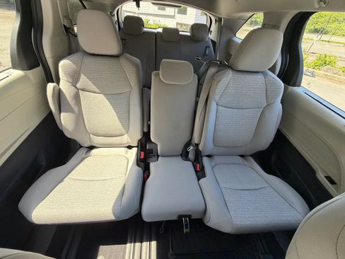 Used 2022 Toyota Sienna LE AWD/4WD image 40