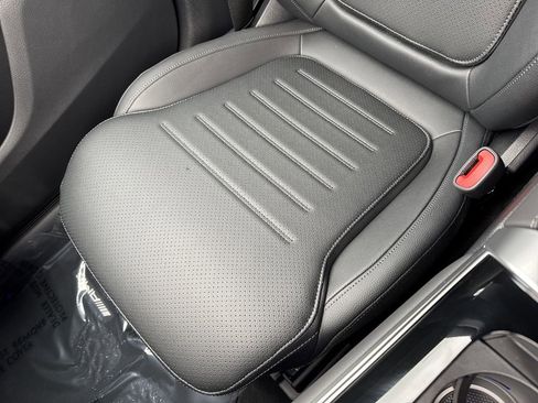 New 2025 Mercedes-Benz GLC 300 image 27