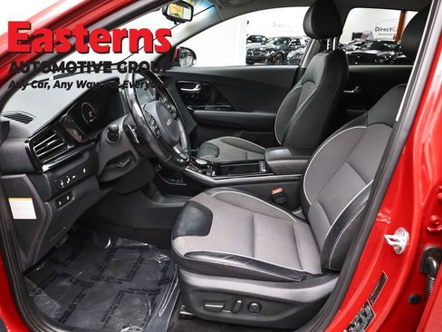 Used 2022 Kia Niro EX w/ Cold Weather Package FWD image 14