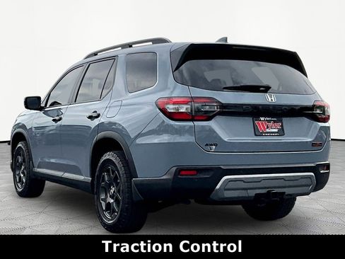 Used 2024 Honda Pilot TrailSport image 4