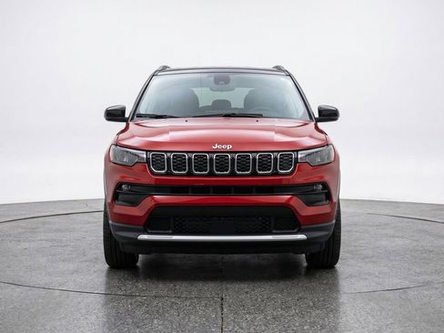 Used 2025 Jeep Compass Limited AWD/4WD image 2