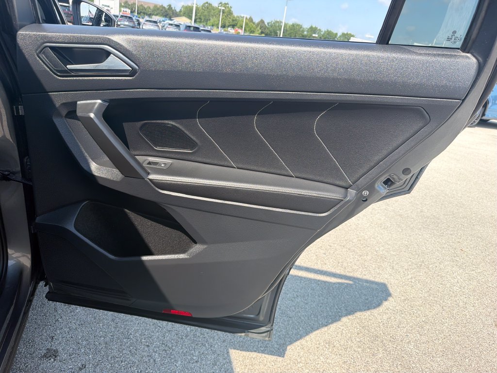 Certified 2023 Volkswagen Tiguan SE FWD image 23