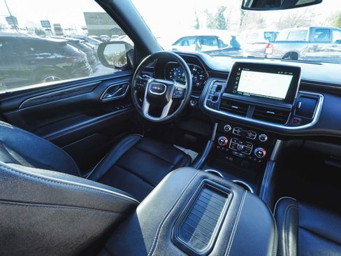 Used 2023 GMC Yukon XL SLT image 41