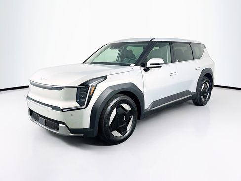 Used 2024 Kia EV9 Light Long Range image 3