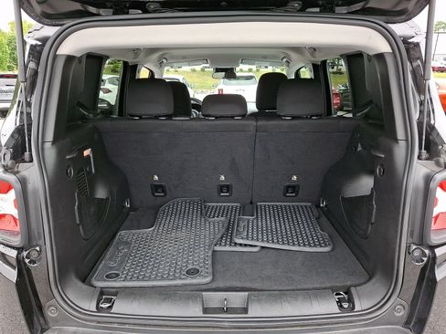 Used 2023 Jeep Renegade Latitude AWD/4WD image 28