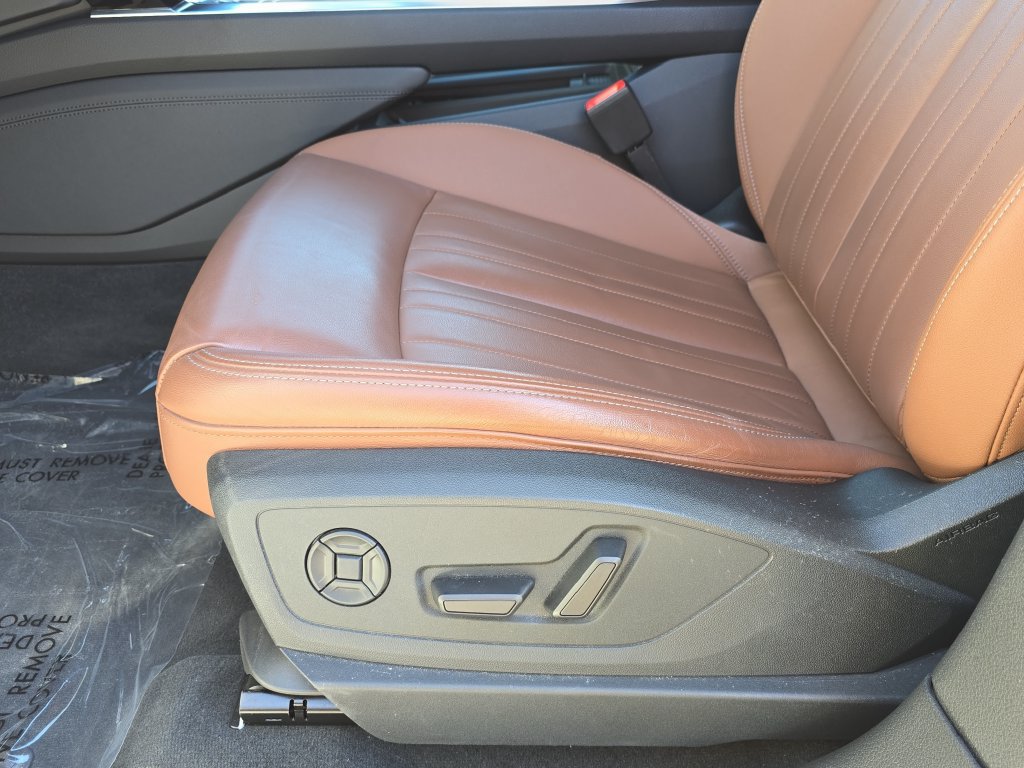 Used 2024 Audi Q8 e-tron Premium AWD/4WD image 20