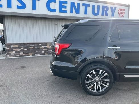 Used 2016 Ford Explorer Platinum image 11