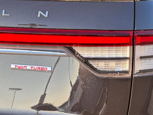 Certified 2022 Lincoln Aviator 2WD w/ Premium Package image 28