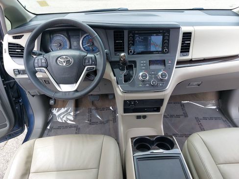 Used 2018 Toyota Sienna XLE Premium FWD image 22