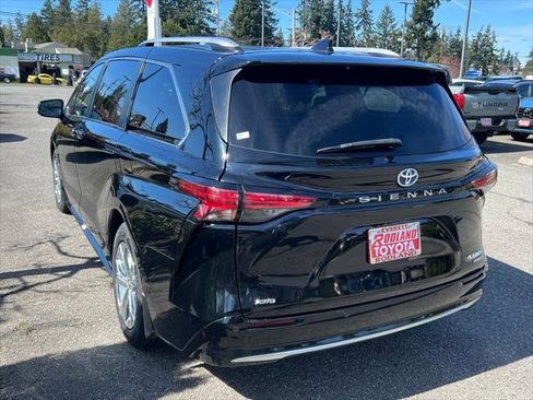Certified 2024 Toyota Sienna Platinum AWD/4WD image 8