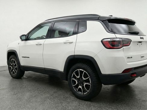Used 2025 Jeep Compass Trailhawk image 6