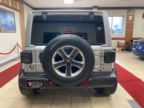 Used 2018 Jeep Wrangler Unlimited Sahara image 4