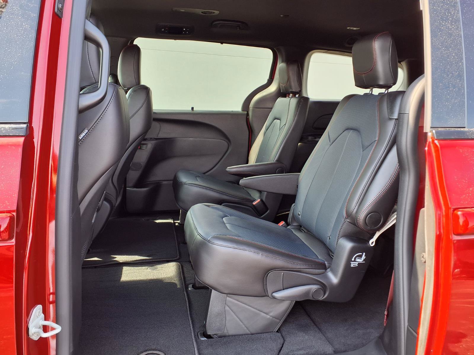 New 2027 Chrysler Pacifica Select FWD image 13