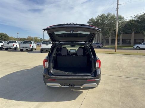 New 2026 Ford Explorer Platinum image 6
