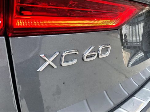 Used 2019 Volvo XC60 T6 Momentum w/ Premium Package image 9