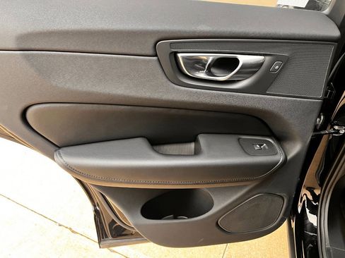 Used 2025 Volvo XC60 B5 Plus image 15