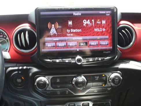 Used 2021 Jeep Wrangler Unlimited Rubicon AWD/4WD image 27