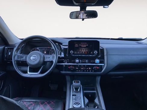 Used 2024 Nissan Pathfinder SV w/ SV Premium Package image 10