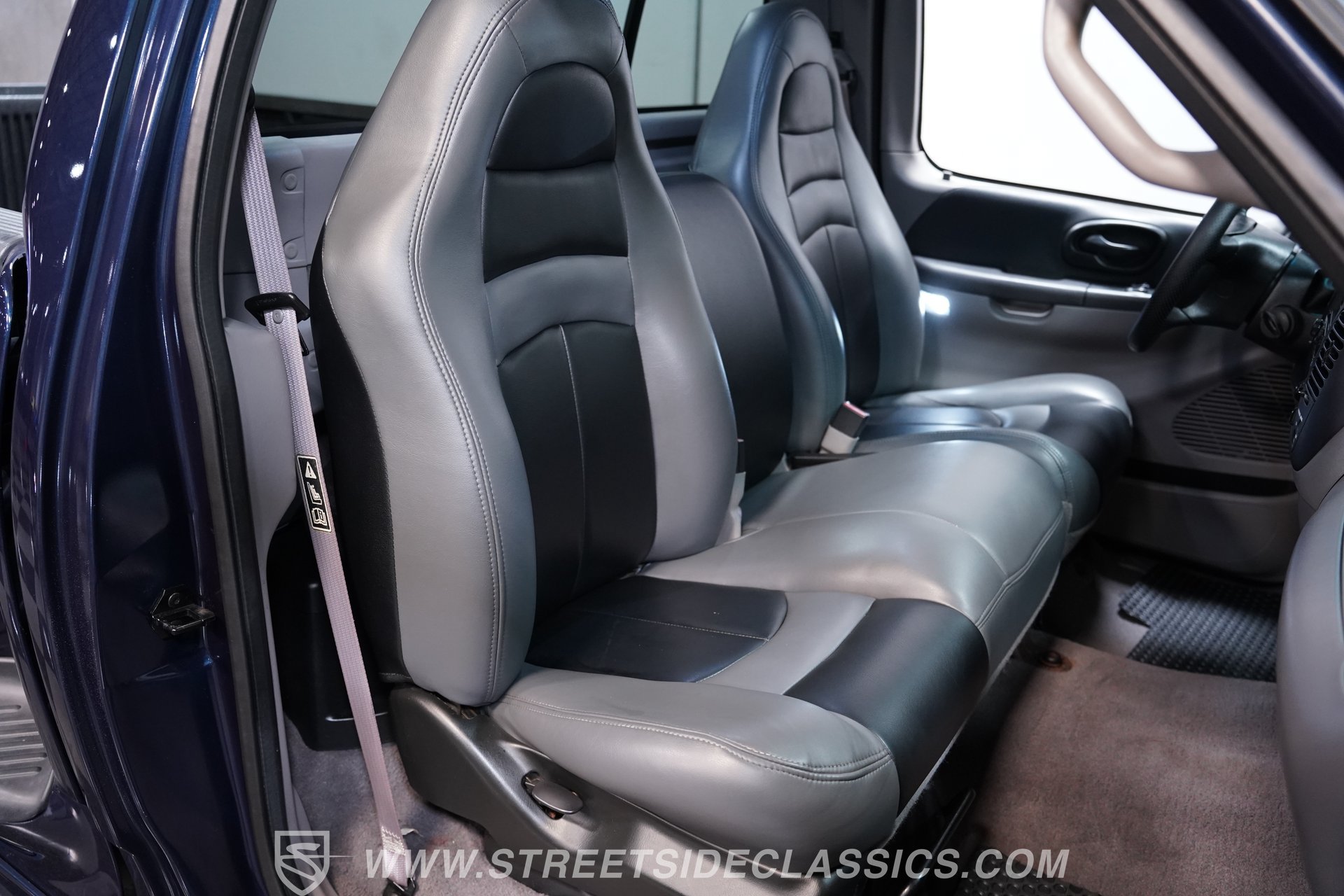 Used 2002 Ford F150 Lightning RWD image 35
