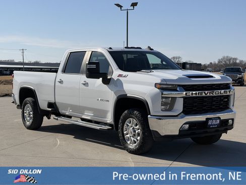 Used 2022 Chevrolet Silverado 2500 LT w/ Convenience Package image 2