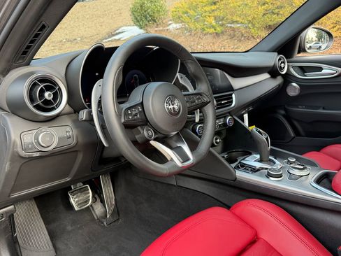Used 2025 Alfa Romeo Giulia image 13