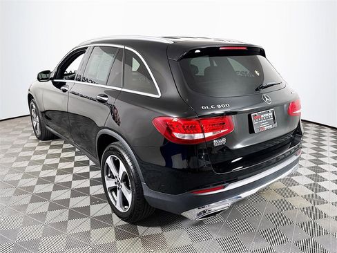 Used 2019 Mercedes-Benz GLC 300 4MATIC image 5