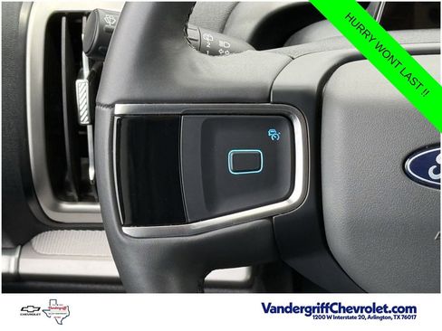 Used 2025 Ford Expedition Active AWD/4WD image 13