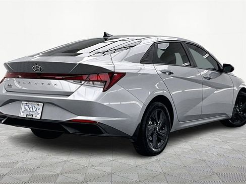 Used 2023 Hyundai Elantra SEL image 2