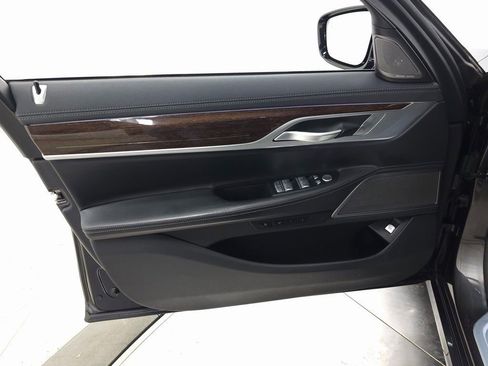 Used 2020 BMW 750i xDrive image 16