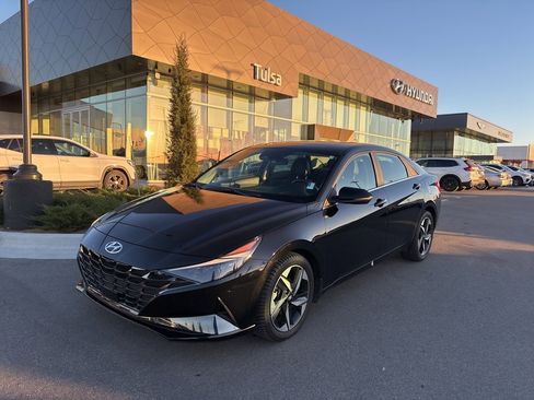 Certified 2023 Hyundai Elantra Limited image 1