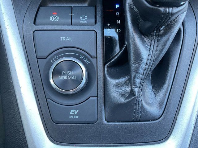 Used 2025 Toyota RAV4 LE AWD/4WD image 31