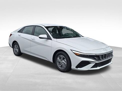 New 2026 Hyundai Elantra SE FWD image 7