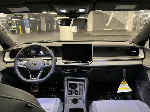 New 2026 Volkswagen Tiguan SE image 7