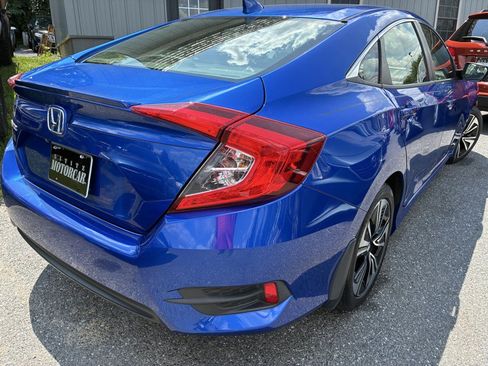Used 2018 Honda Civic EX-T image 4