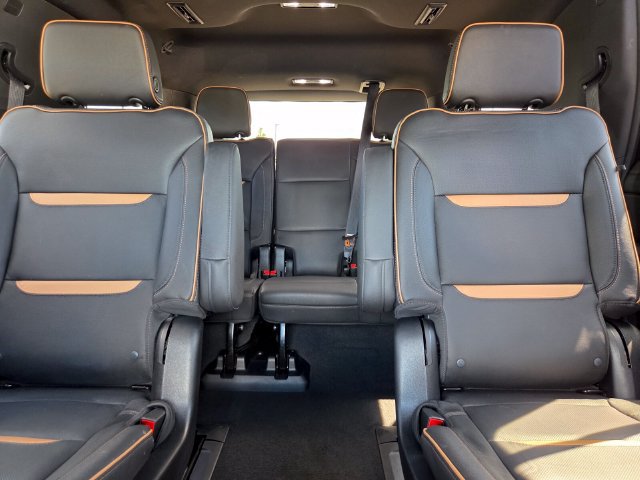 Used 2023 GMC Yukon AT4 w/ Technology Package AWD/4WD image 12