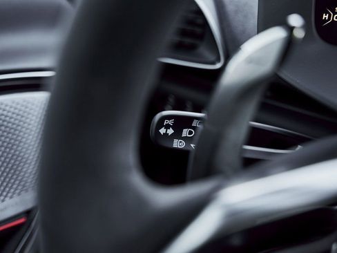 Used 2023 McLaren Artura image 53