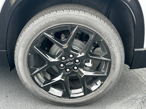 New 2026 Chevrolet Traverse RS w/ LPO, Floor Liner Package AWD/4WD image 24