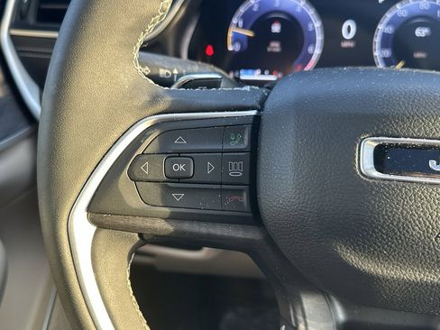 Used 2024 Jeep Grand Cherokee L Limited w/ Luxury Tech Group II image 28