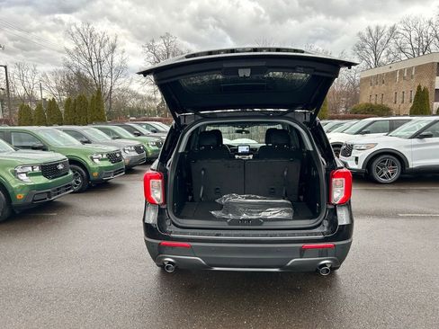 Certified 2023 Ford Explorer XLT w/ Equipment Group 202A image 9