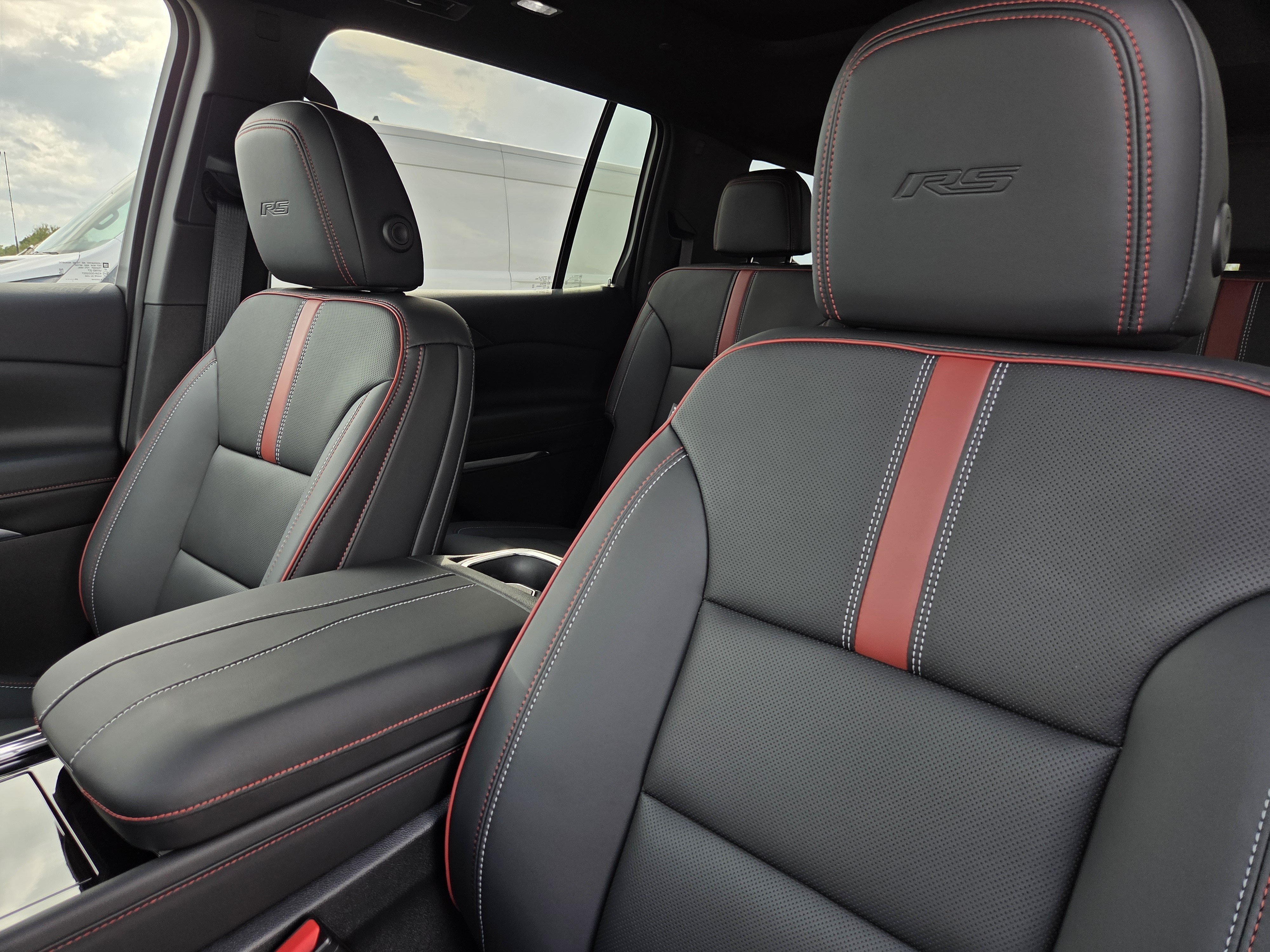 New 2027 Chevrolet Traverse RS FWD image 21