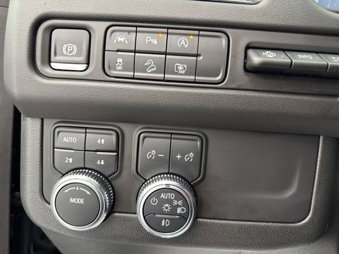 Used 2024 GMC Yukon XL AT4 w/ AT4 Premium Package AWD/4WD image 13