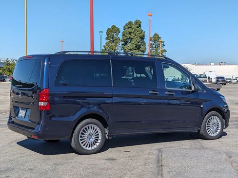 Used 2017 Mercedes-Benz Metris Passenger image 2