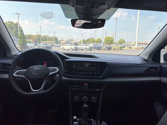 Used 2023 Volkswagen Taos SE w/ Panoramic Sunroof Package FWD image 12