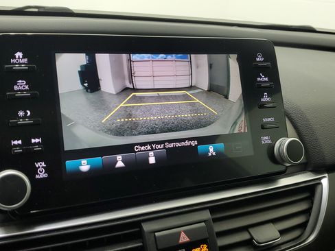 Used 2018 Honda Accord Touring image 29