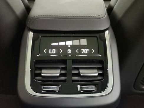 Used 2026 Volvo XC60 B5 Ultra w/ Protection Package AWD/4WD image 32