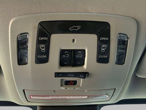 Used 2022 Toyota Sienna Limited AWD/4WD image 33