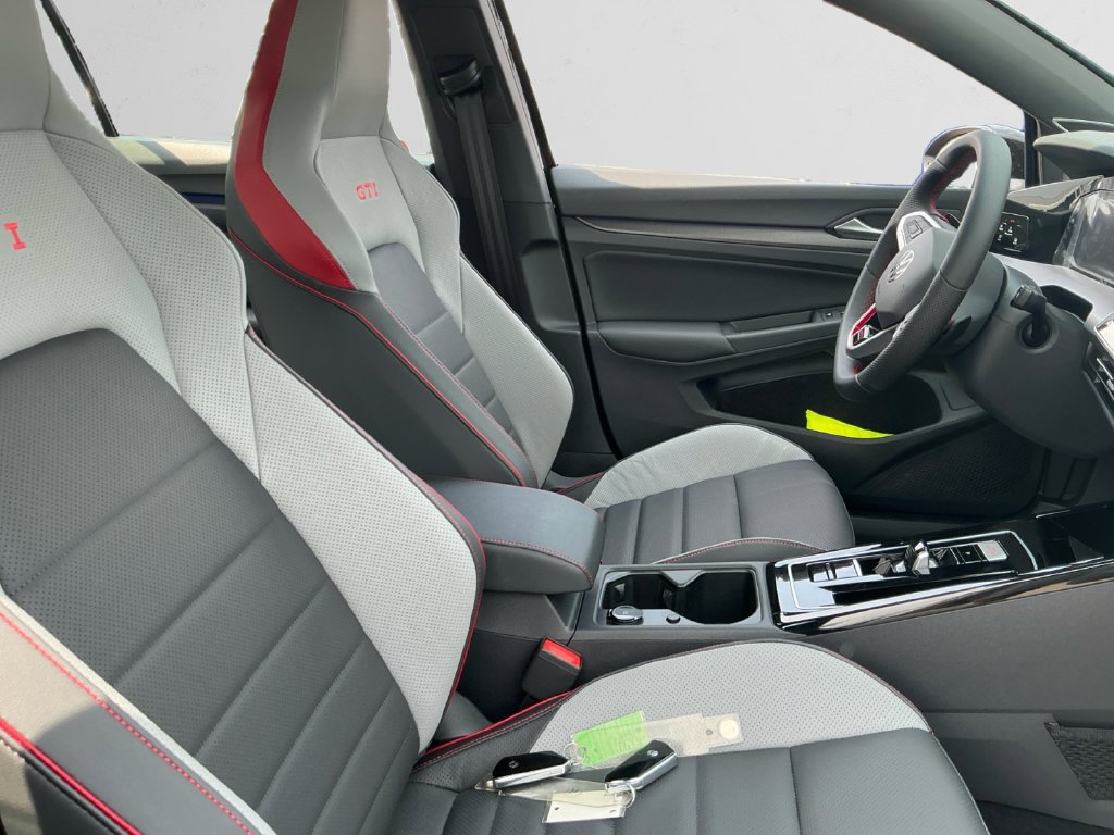 New 2026 Volkswagen GTI SE FWD image 15
