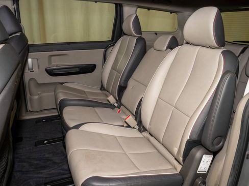 Used 2015 Kia Sedona SX image 9