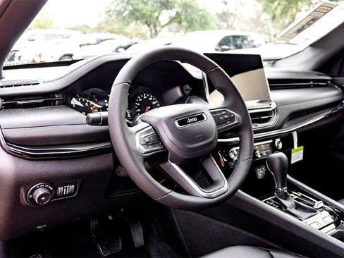 New 2026 Jeep Compass Latitude image 11