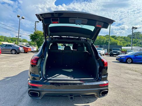 Used 2016 Porsche Cayenne AWD/4WD image 4